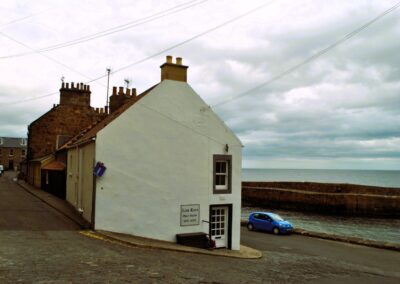 Gable end of hairdresser's in front of the harbour with dead-end street.